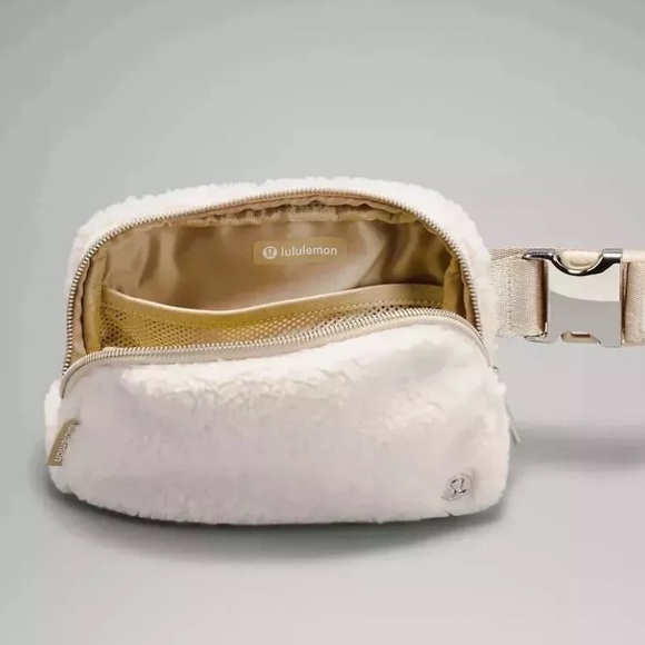 NWT! Lululemon! Everywhere Fleece Belt Bag in Natural Ivory Trench - Picture 3 of 16